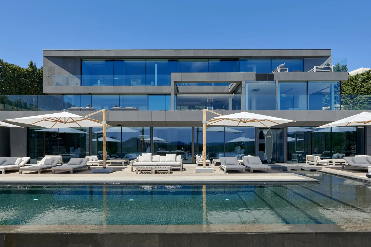 Omai Grey, Ibiza