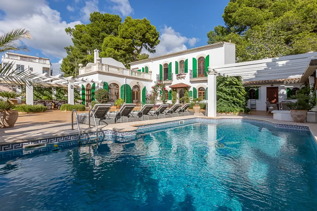 A restored 1930s villa near Cala Major
