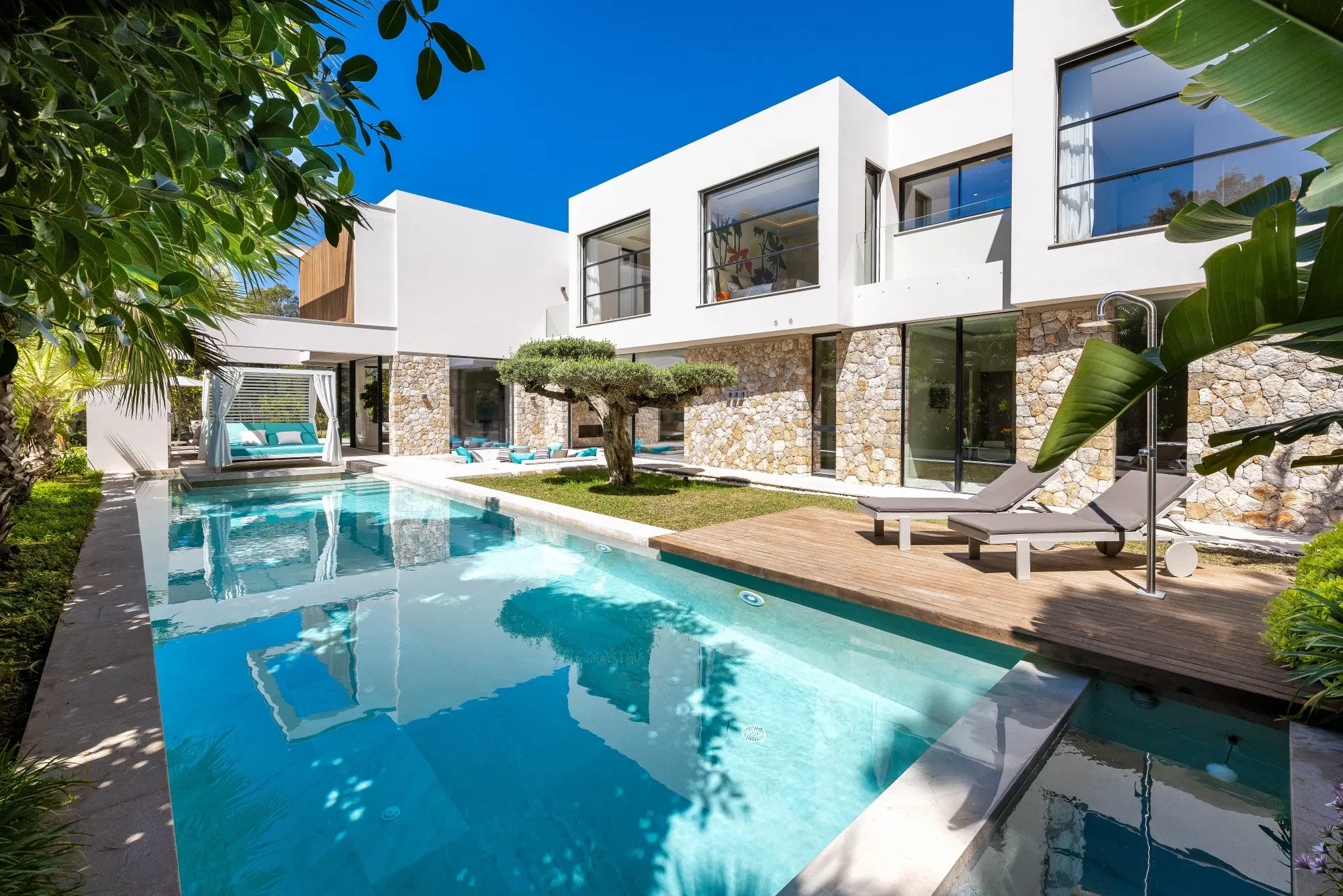 A furnished family villa in Santa Ponsa